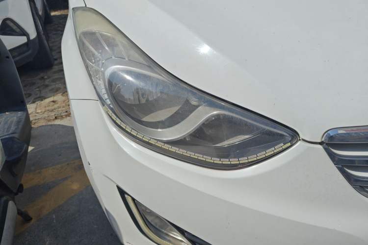 Used Hyundai Elantra (5th Generation / Langdong) 2013 1.6L Automatic Leading Model Right Front Headlight