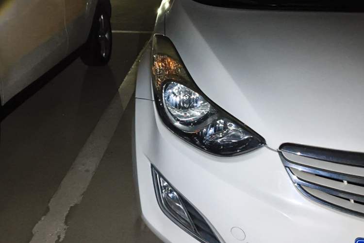 Used Hyundai Elantra (5th Generation / Langdong) 2013 1.6L Automatic Leading Model Right Front Headlight