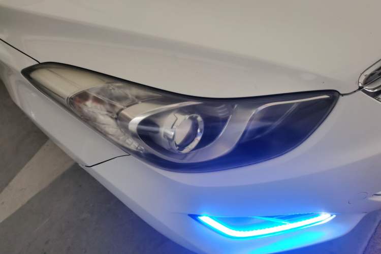 Used Hyundai Elantra (5th Generation / Langdong) 2013 1.6L Automatic Leading Model Right Front Headlight