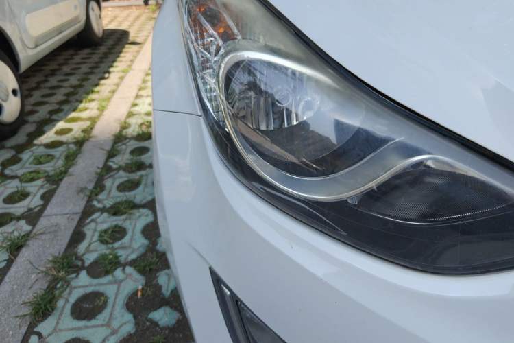 Used Hyundai Elantra (5th Generation / Langdong) 2013 1.6L Automatic Leading Model Right Front Headlight