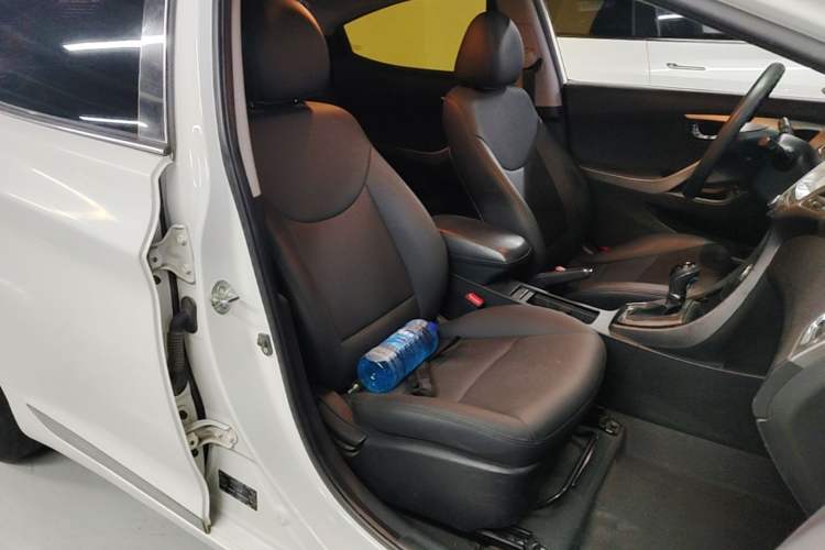Used Hyundai Elantra (5th Generation / Langdong) 2013 1.6L Automatic Leading Model Right Front Seat
