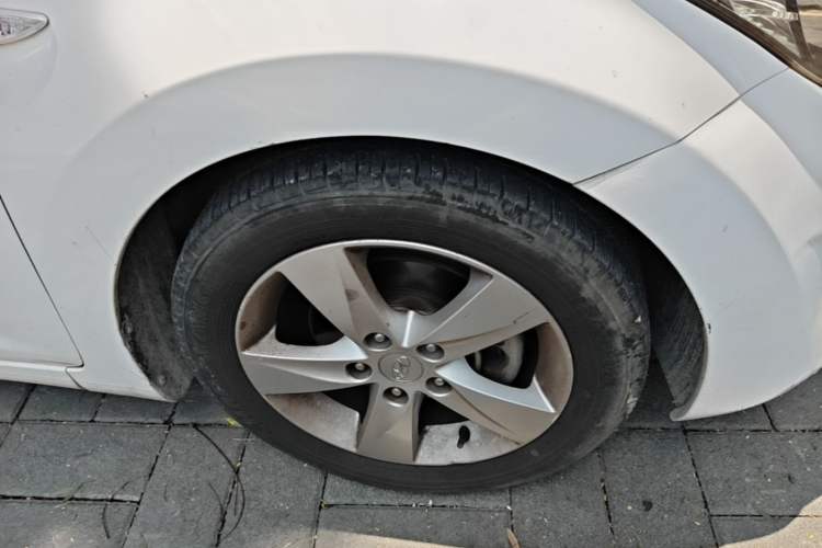 Used Hyundai Elantra (5th Generation / Langdong) 2013 1.6L Automatic Leading Model Right Front Wheel Hub