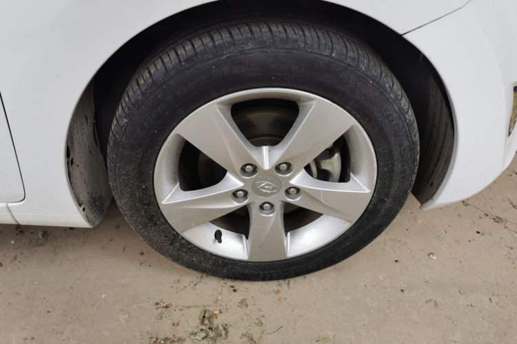 Used Hyundai Elantra (5th Generation / Langdong) 2013 1.6L Automatic Leading Model Right Front Wheel Hub