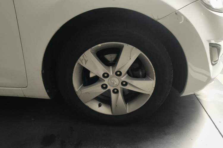 Used Hyundai Elantra (5th Generation / Langdong) 2013 1.6L Automatic Leading Model Right Front Wheel Hub
