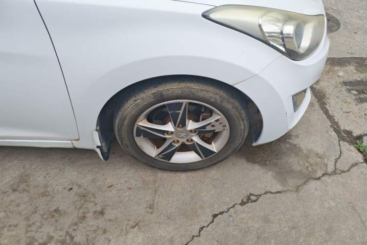 Used Hyundai Elantra (5th Generation / Langdong) 2013 1.6L Automatic Luxury Model Right Front Wheel Hub