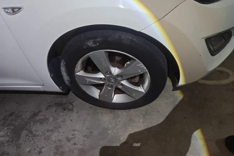 Used Hyundai Elantra (5th Generation / Langdong) 2013 1.6L Automatic Leading Model Right Front Wheel Hub