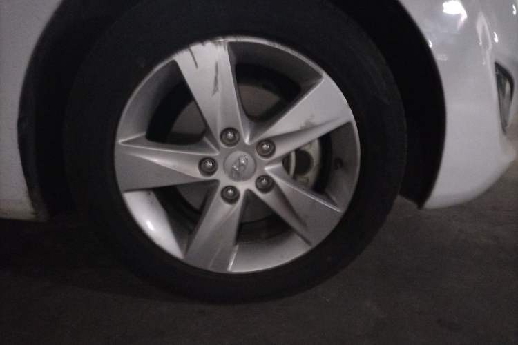 Used Hyundai Elantra (5th Generation / Langdong) 2013 1.6L Automatic Luxury Model Right Front Wheel Hub
