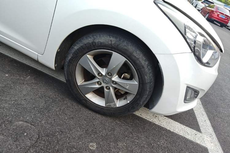 Used Hyundai Elantra (5th Generation / Langdong) 2013 1.6L Automatic Leading Model Right Front Wheel Hub