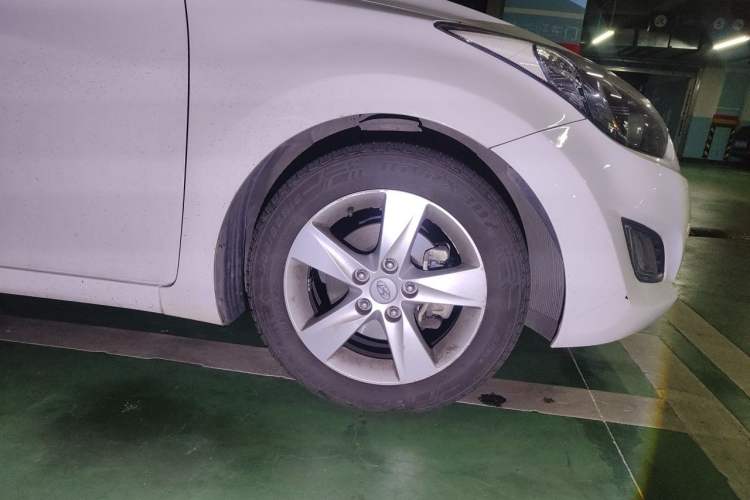 Used Hyundai Elantra (5th Generation / Langdong) 2013 1.6L Automatic Luxury Model Right Front Wheel Hub