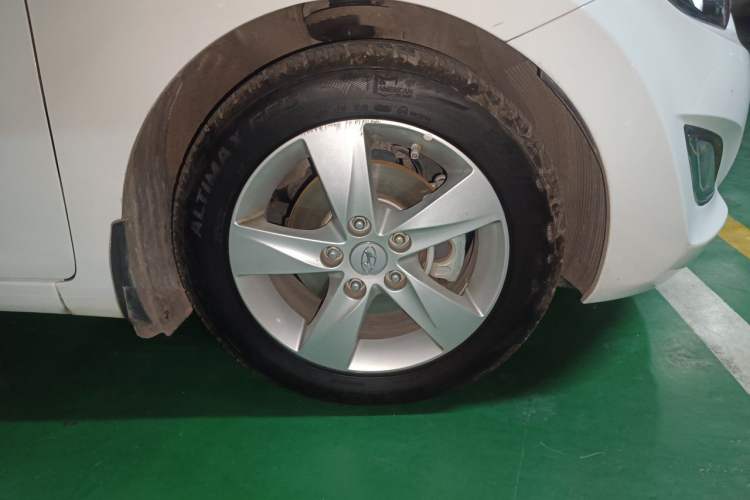 Used Hyundai Elantra (5th Generation / Langdong) 2013 1.6L Automatic Luxury Model Right Front Wheel Hub