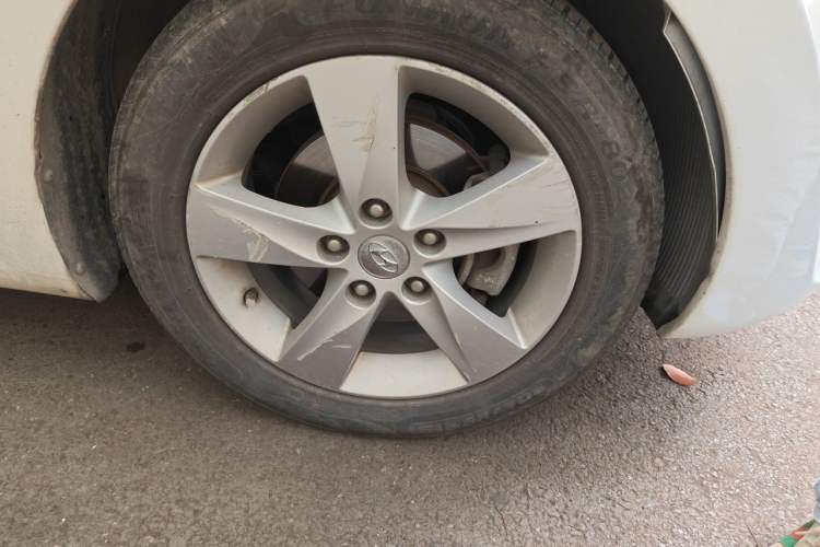 Used Hyundai Elantra (5th Generation / Langdong) 2013 1.6L Automatic Leading Model Right Front Wheel Hub