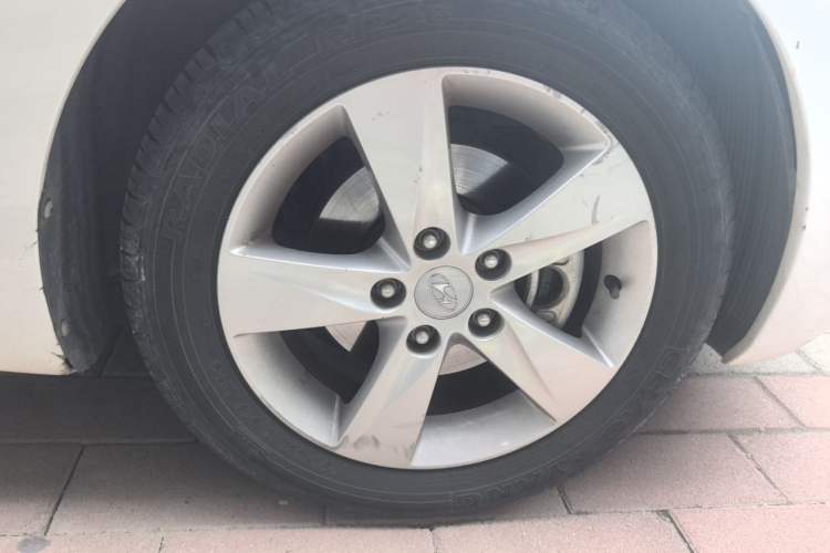 Used Hyundai Elantra (5th Generation / Langdong) 2013 1.6L Automatic Leading Model Right Front Wheel Hub