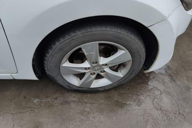 Used Hyundai Elantra (5th Generation / Langdong) 2013 1.6L Automatic Leading Model Right Front Wheel Hub