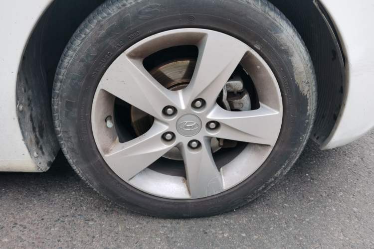 Used Hyundai Elantra (5th Generation / Langdong) 2013 1.6L Automatic Leading Model Right Front Wheel Hub