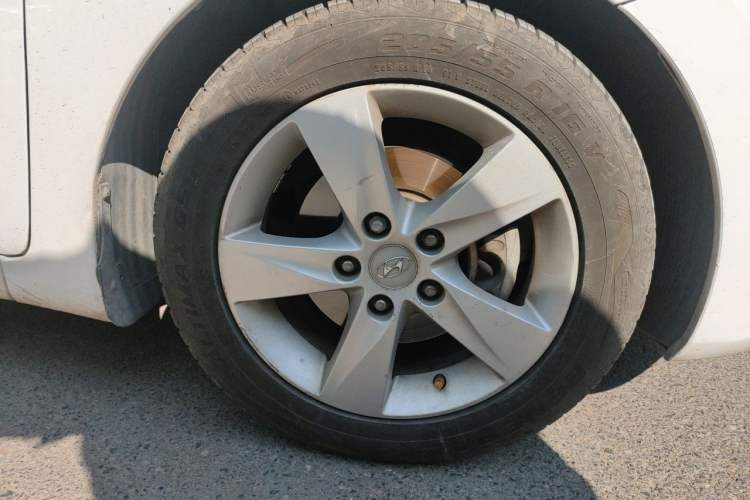 Used Hyundai Elantra (5th Generation / Langdong) 2013 1.6L Automatic Luxury Model Right Front Wheel Hub