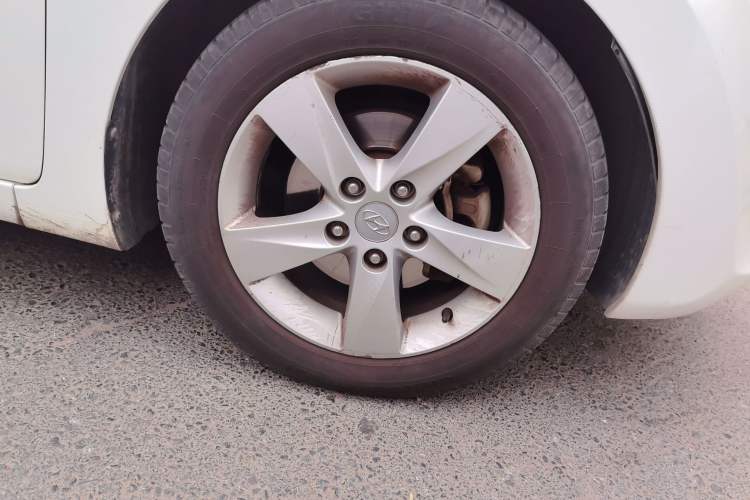 Used Hyundai Elantra (5th Generation / Langdong) 2013 1.6L Automatic Luxury Model Right Front Wheel Hub