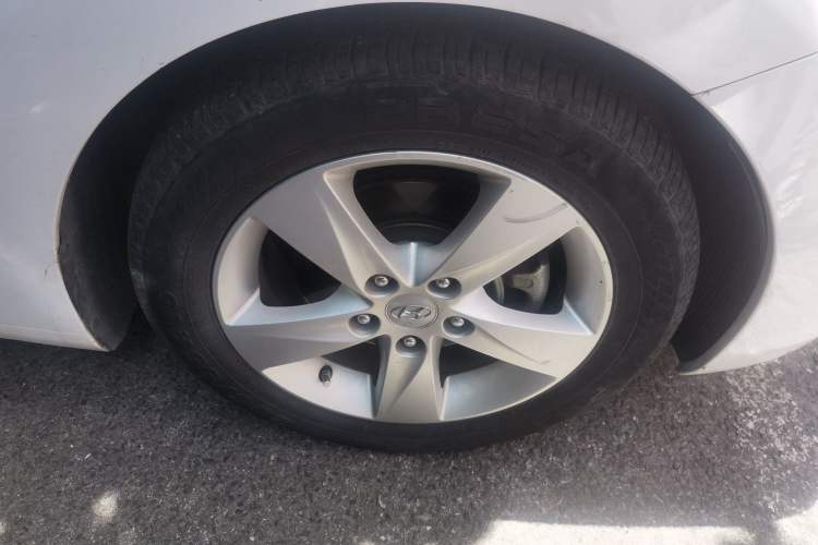 Used Hyundai Elantra (5th Generation / Langdong) 2013 1.6L Automatic Leading Model Right Front Wheel Hub