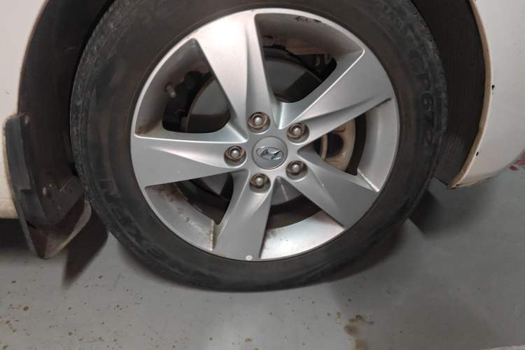Used Hyundai Elantra (5th Generation / Langdong) 2013 1.6L Automatic Leading Model Right Front Wheel Hub