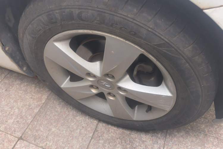 Used Hyundai Elantra (5th Generation / Langdong) 2013 1.6L Automatic Luxury Model Right Front Wheel Hub
