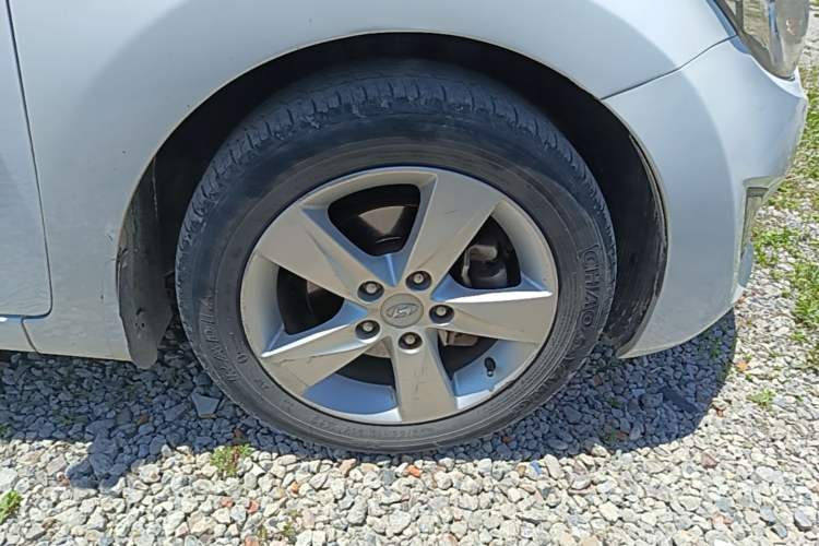 Used Hyundai Elantra (5th Generation / Langdong) 2013 1.6L Automatic Luxury Model Right Front Wheel Hub