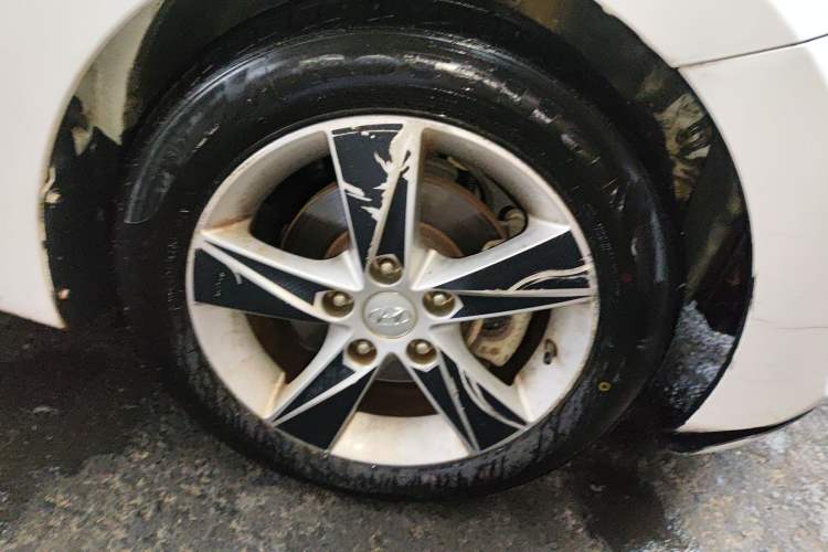Used Hyundai Elantra (5th Generation / Langdong) 2013 1.6L Automatic Leading Model Right Front Wheel Hub