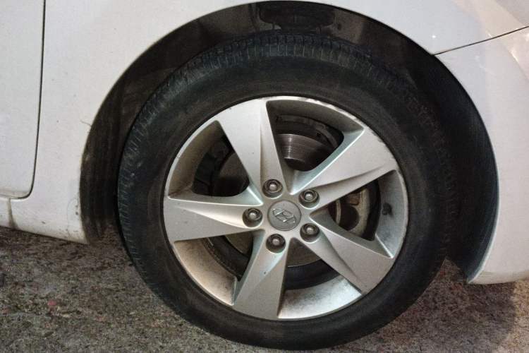 Used Hyundai Elantra (5th Generation / Langdong) 2013 1.6L Automatic Leading Model Right Front Wheel Hub