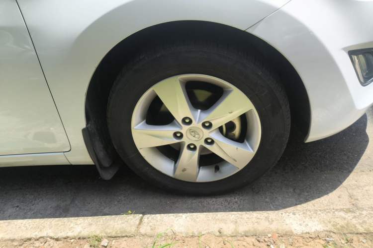 Used Hyundai Elantra (5th Generation / Langdong) 2013 1.6L Automatic Leading Model Right Front Wheel Hub