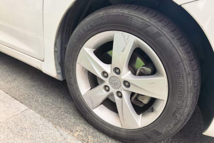 Used Hyundai Elantra (5th Generation / Langdong) 2013 1.6L Automatic Leading Model Right Front Wheel Hub