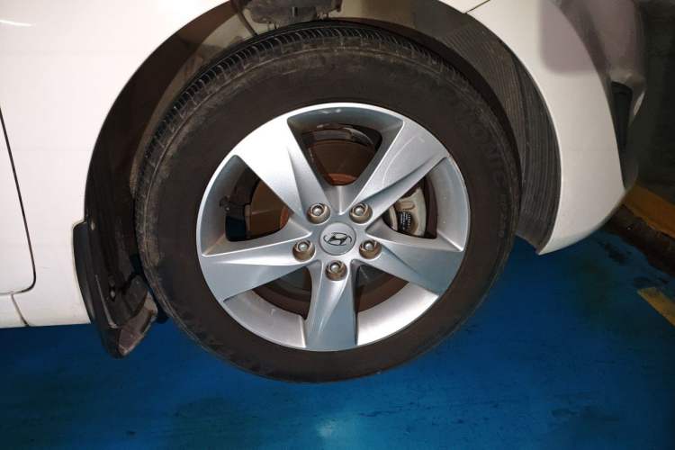 Used Hyundai Elantra (5th Generation / Langdong) 2013 1.6L Automatic Leading Model Right Front Wheel Hub