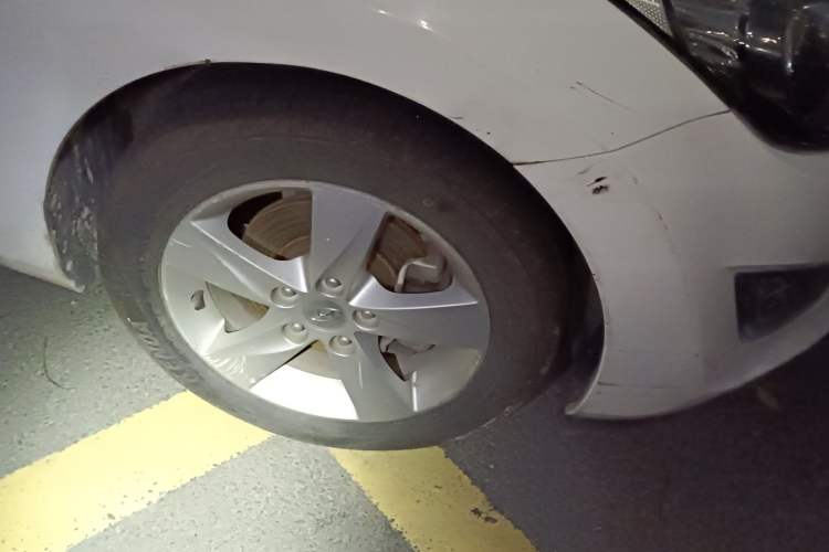 Used Hyundai Elantra (5th Generation / Langdong) 2013 1.6L Automatic Luxury Model Right Front Wheel Hub