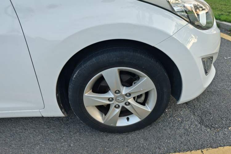Used Hyundai Elantra (5th Generation / Langdong) 2013 1.6L Automatic Leading Model Right Front Wheel Hub