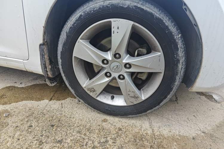 Used Hyundai Elantra (5th Generation / Langdong) 2013 1.6L Automatic Leading Model Right Front Wheel Hub
