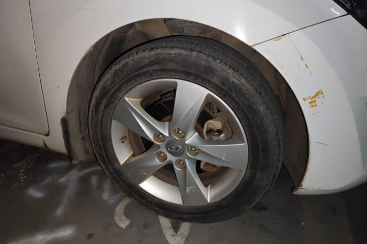 Used Hyundai Elantra (5th Generation / Langdong) 2013 1.6L Automatic Leading Model Right Front Wheel Hub