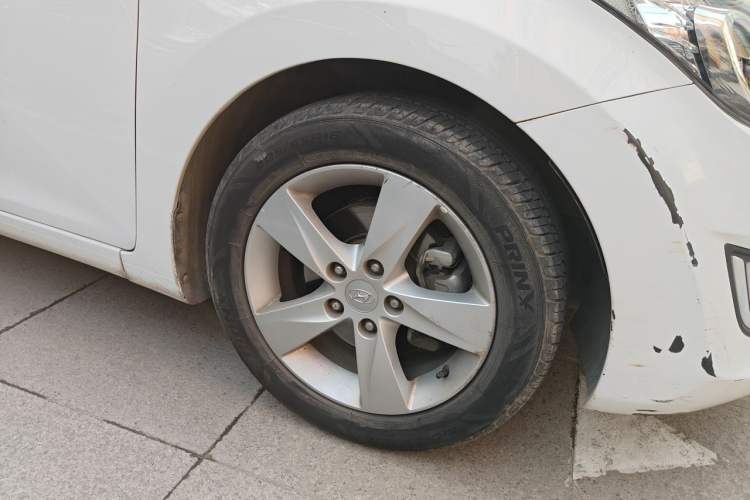 Used Hyundai Elantra (5th Generation / Langdong) 2013 1.6L Automatic Luxury Model Right Front Wheel Hub
