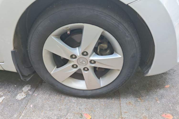 Used Hyundai Elantra (5th Generation / Langdong) 2013 1.6L Automatic Leading Model Right Front Wheel Hub