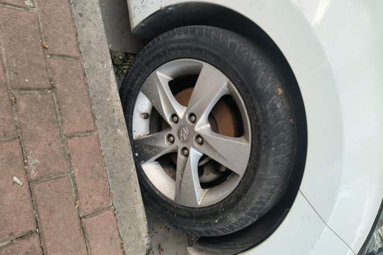 Used Hyundai Elantra (5th Generation / Langdong) 2013 1.6L Automatic Leading Model Right Front Wheel Hub