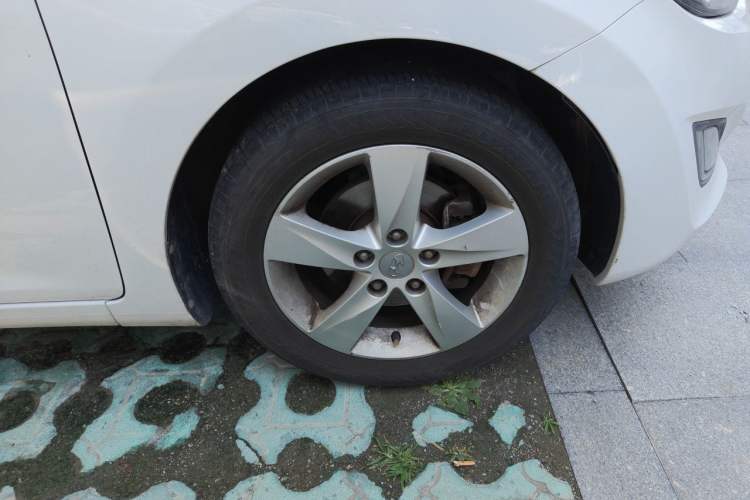 Used Hyundai Elantra (5th Generation / Langdong) 2013 1.6L Automatic Leading Model Right Front Wheel Hub