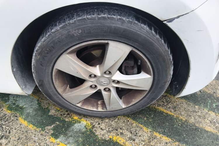 Used Hyundai Elantra (5th Generation / Langdong) 2013 1.6L Automatic Luxury Model Right Front Wheel Hub