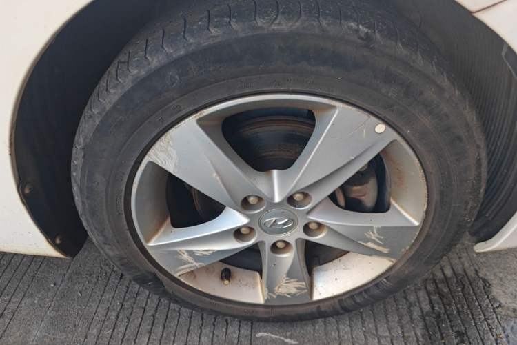 Used Hyundai Elantra (5th Generation / Langdong) 2013 1.6L Automatic Leading Model Right Front Wheel Hub
