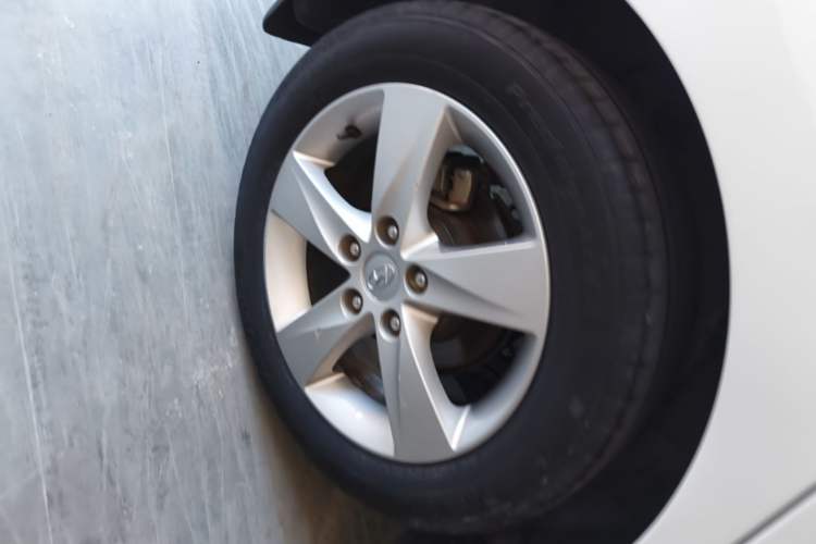 Used Hyundai Elantra (5th Generation / Langdong) 2013 1.6L Automatic Leading Model Right Rear Wheel Hub