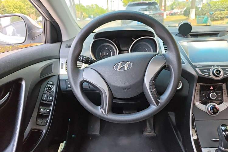 Used Hyundai Elantra (5th Generation / Langdong) 2013 1.6L Automatic Luxury Model Steering Wheel