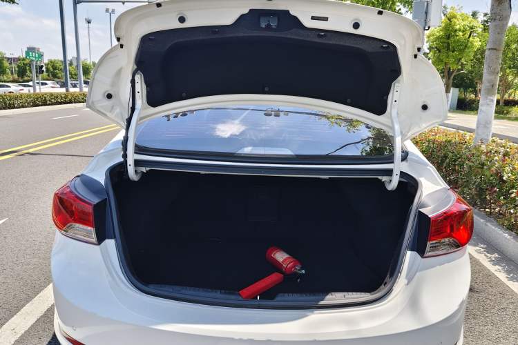 Used Hyundai Elantra (5th Generation / Langdong) 2013 1.6L Automatic Leading Model Trunk