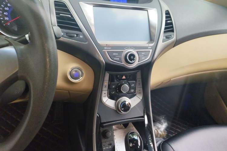 Used Hyundai Elantra (5th Generation / Langdong) 2013 1.6L Automatic Leading Model Audio And AC Panel