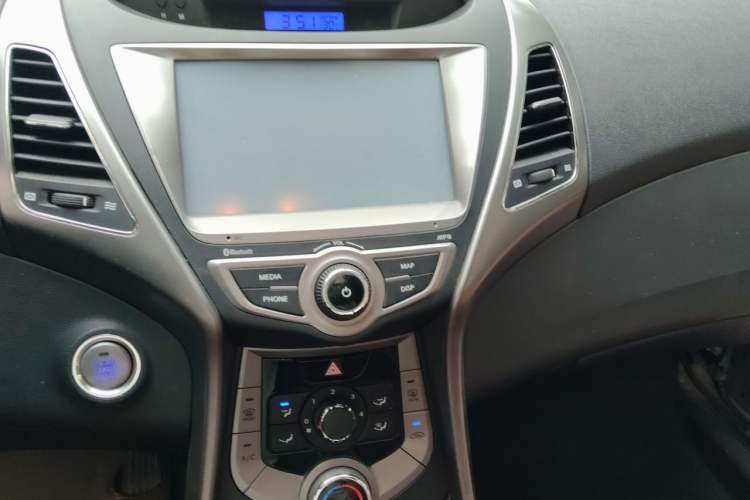 Used Hyundai Elantra (5th Generation / Langdong) 2013 1.6L Automatic Leading Model Audio And AC Panel