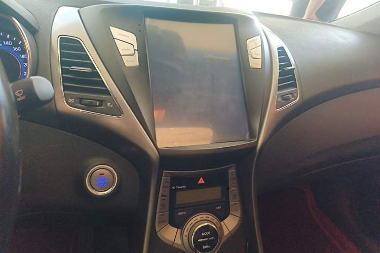 Used Hyundai Elantra (5th Generation / Langdong) 2013 1.6L Automatic Luxury Model Audio And AC Panel