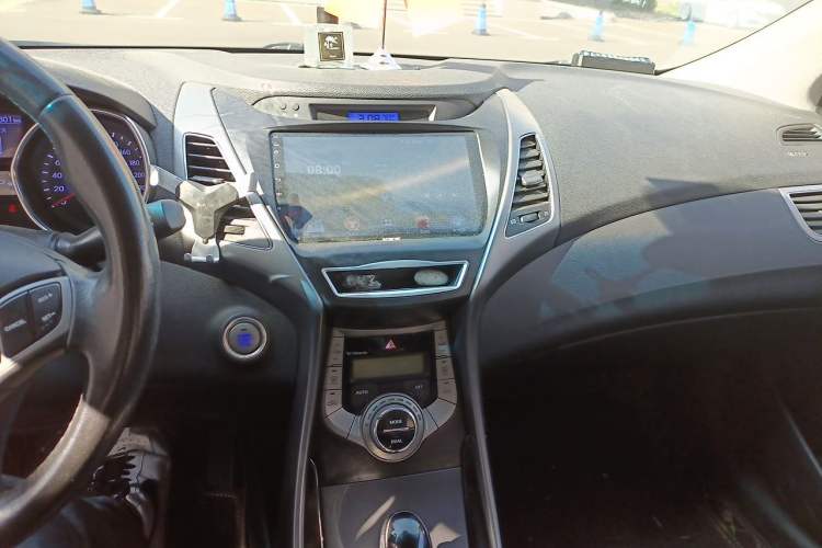 Used Hyundai Elantra (5th Generation / Langdong) 2013 1.6L Automatic Luxury Model Audio And AC Panel
