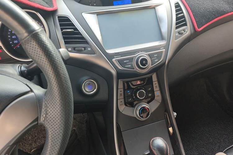 Used Hyundai Elantra (5th Generation / Langdong) 2013 1.6L Automatic Leading Model Audio And AC Panel