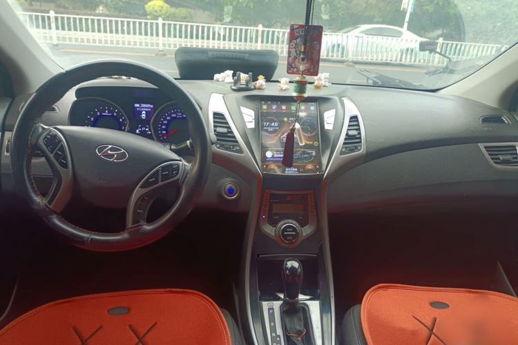 Used Hyundai Elantra (5th Generation / Langdong) 2013 1.6L Automatic Luxury Model Center Console