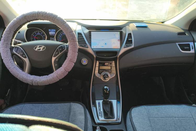 Used Hyundai Elantra (5th Generation / Langdong) 2013 1.6L Automatic Luxury Model Center Console