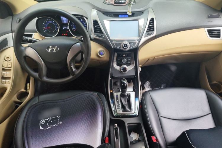 Used Hyundai Elantra (5th Generation / Langdong) 2013 1.6L Automatic Leading Model Center Console